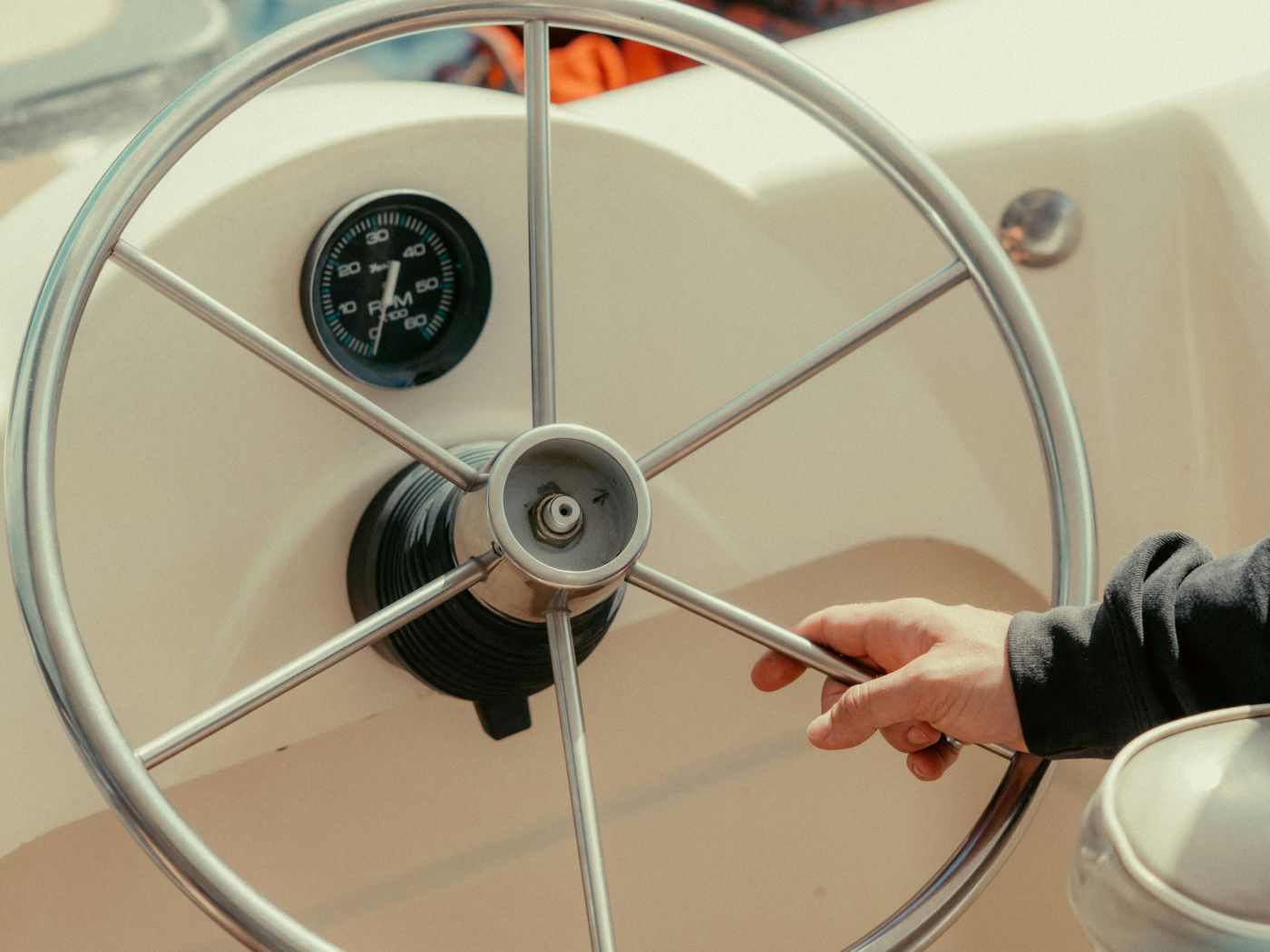 ENGINEER TALKS Ep.13: Marine Steering Wheel Materials: 316 Nerez, PU pena a koža Porovnané